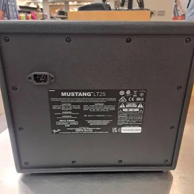 Fender Mustang LT25 2